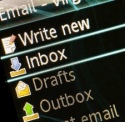 Muuta tärkeät Outlook-sähköpostit säännöllisiksi sähköposteiksi