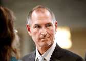 Steve Jobs eroaa Applen toimitusjohtajana