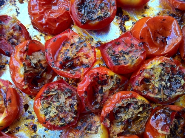 Mitä hyötyä tomaatista on? Mitä keitetyt tomaatit tekevät? Onko tomaatti haittaa?