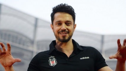 Beşiktaşin mestaruusjuhlien näyttämölle astuneen Murat Bozin vaikeita hetkiä!