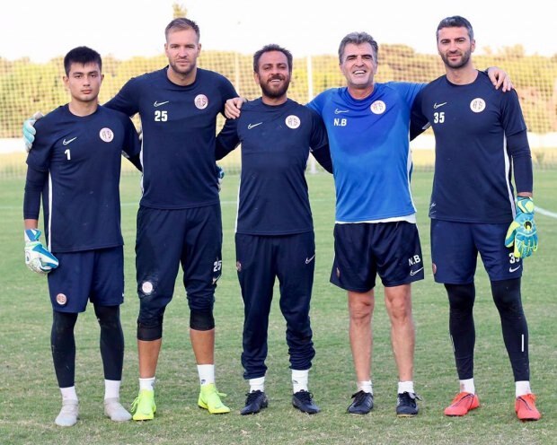Erkan Kolçak Köstendil -harjoittelu Antalyasporin jalkapalloilijoiden kanssa
