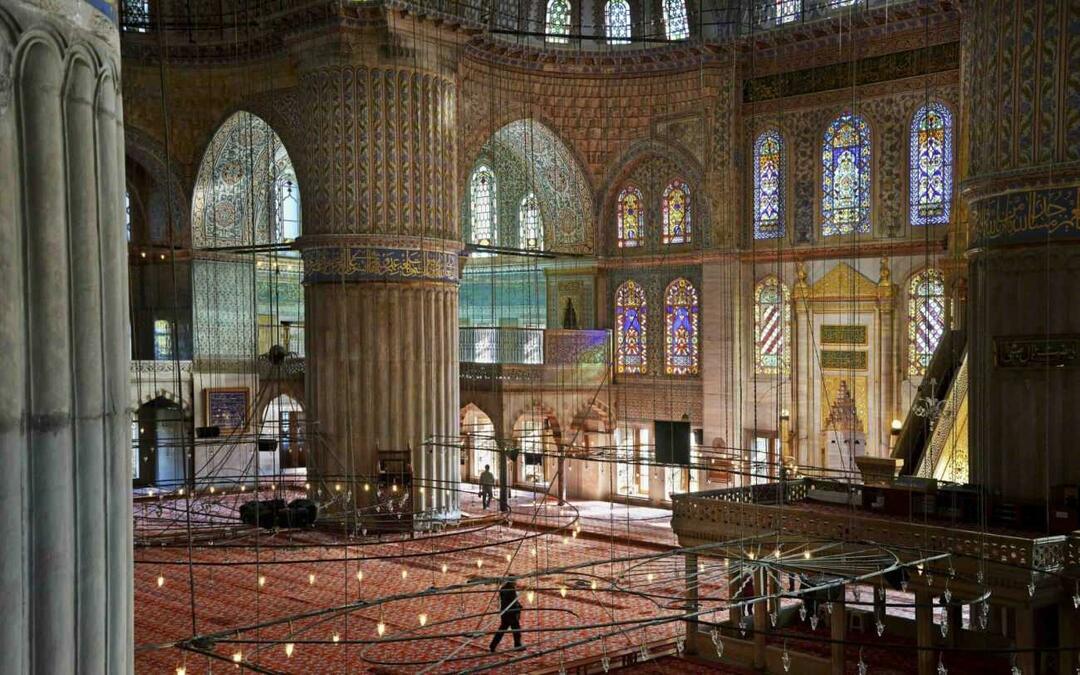 Sultanahmetin moskeijan ominaisuuksia