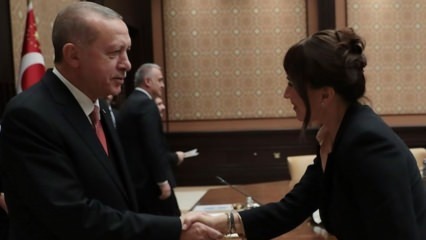 Surunvalintapuhelin presidentti Erdoğanilta Demet Akbağille