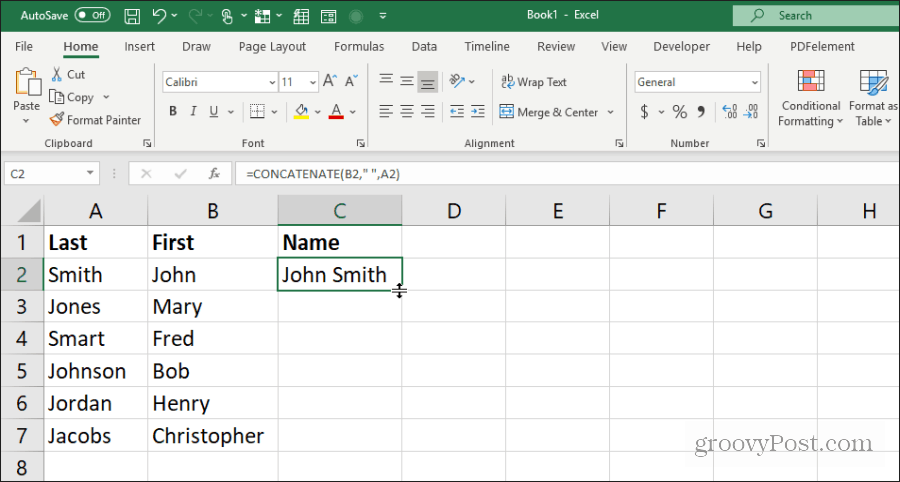 käyttämällä konkaenaattia nimissä Excelissä