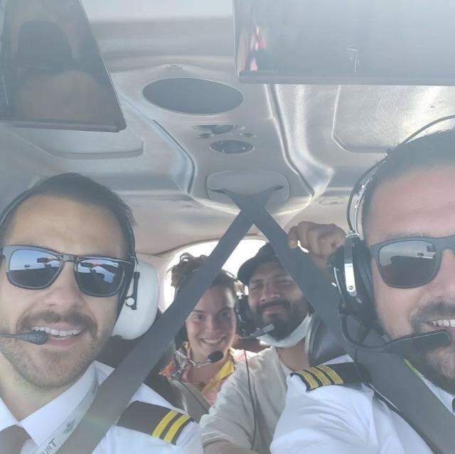 Lentäjä Ümit Erdim lensi tunnettuja nimiä ensimmäisellä matkallaan! Oğuzhan Koç ja Demet Özdemir ...