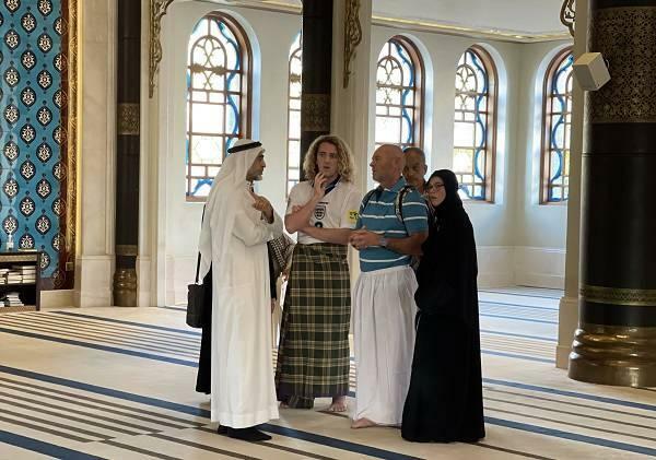 Turistit Qatarissa kohtaavat islamin kaunottaret
