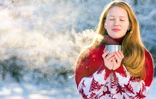 Kuluta kuumia juomia talvella sairauden vuoksi