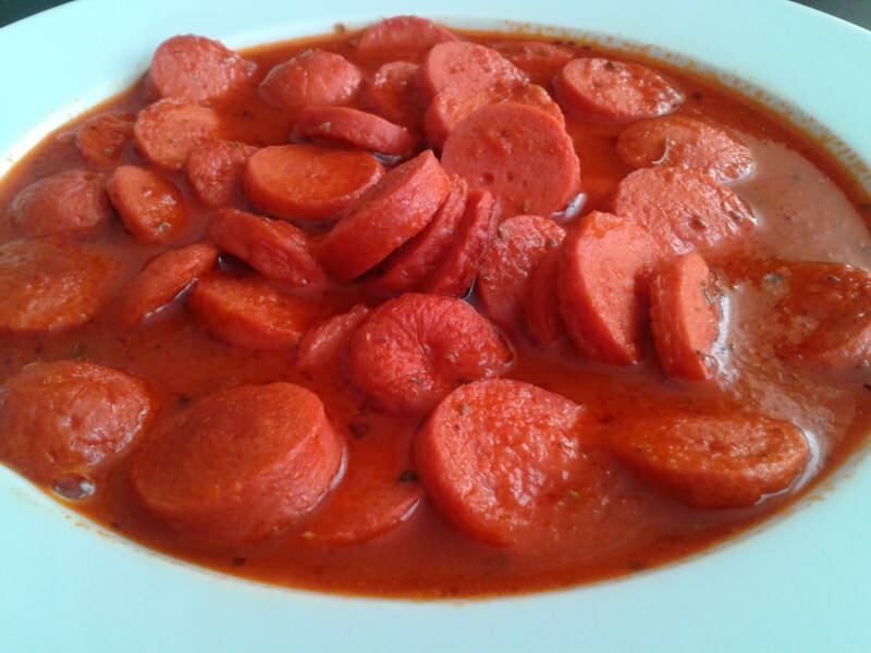 Kuinka tehdä makkaraa aamiaisen tomaattikastikkeella? Makkara makkara resepti