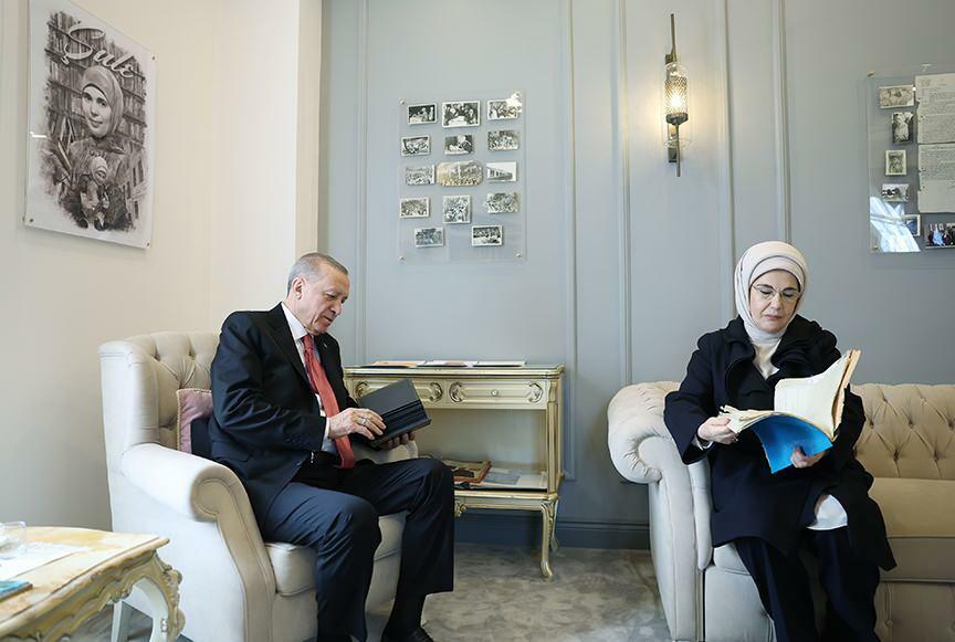 Presidentti Erdoğan ja Emine Erdoğan kiersivät Şule Yüksel Şenler -säätiössä