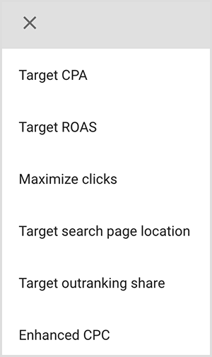 Tämä on kuvakaappaus Google Adsin kohdistusasetusten valikosta. Vaihtoehdot ovat CPA-tavoite, Tavoiteltu mainostuotto, Maksimoi napsautukset, Kohdista hakusivun sijainti, Tavoiteltu paremmuusosuus, Tehostettu napsautuskohtainen hinta. Mike Rhodes sanoo, että Google Adsin älykkäät kohdistusasetukset käyttävät tekoälyä ihmisten löytämiseen, joilla on oikea tarkoitus mainoksellesi.