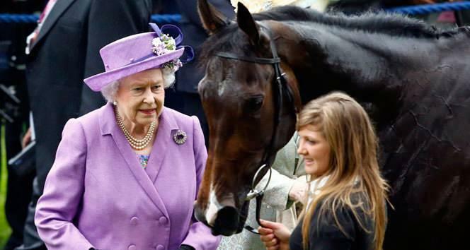 Kuningatar Elizabeth ja hänen hevosensa 