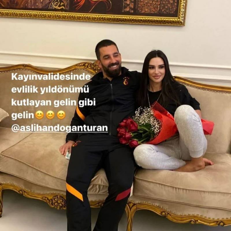 Arda Turanin ja hänen vaimonsa Aslıhan Doğanin liike arvostettiin!