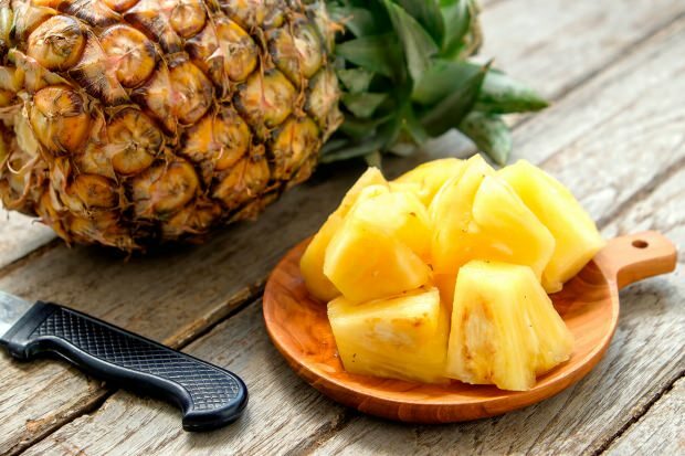 Mitä etuja ananas ja ananasmehu ovat? Jos juot säännöllistä lasillista ananasmehua?