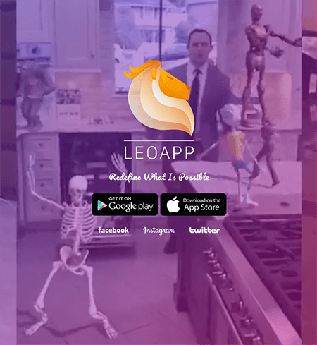Tämä on kuvakaappaus Leo AR -sovelluksen kotisivulta. Taustalla on violetti sävy, ja siinä näkyy mies tanssimassa keittiössään animoitu luuranko, animoitu lapsi keltaisessa t-paidassa ja shortseissa sekä animoitu android. Keskellä on sovelluksen nimi ja painikkeet sovelluksen löytämiseksi Google Playsta ja App Storesta.