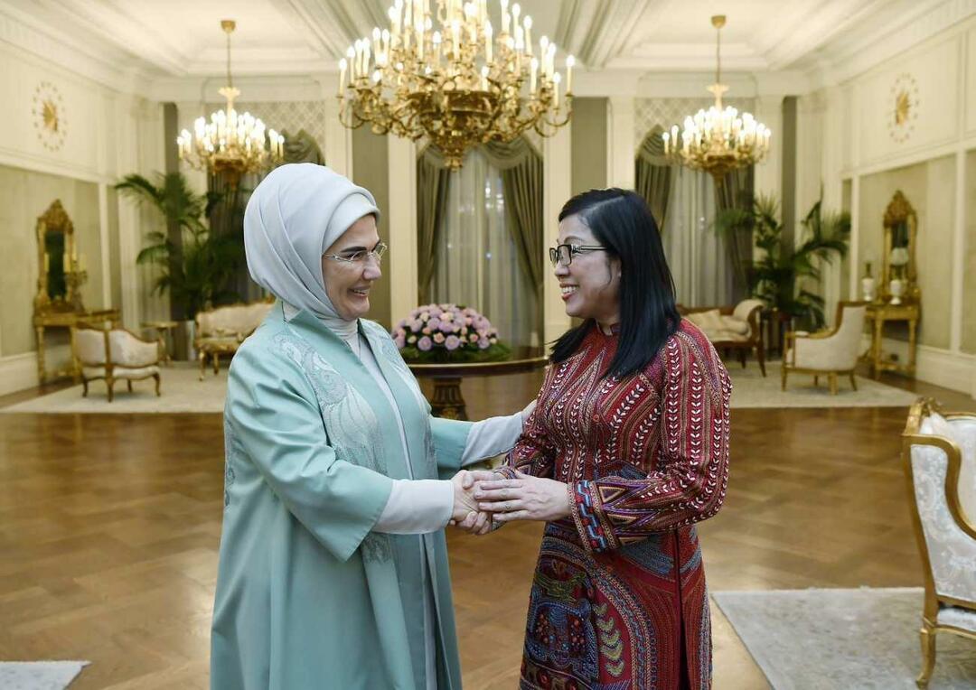 Ensimmäinen lady Erdoğan ja Vietnamin pääministeri