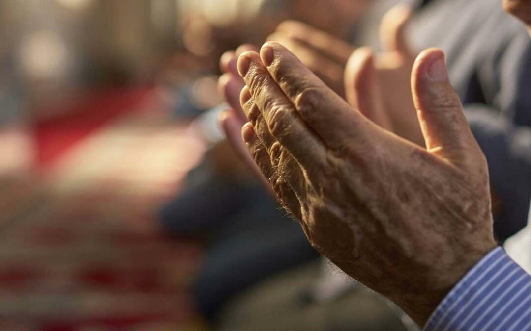 Kädet avattu rukoukseen