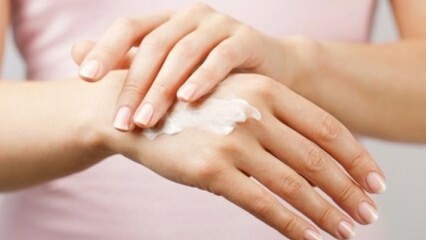 Luonnollinen kosteusvoide käsien kuivaamiseen