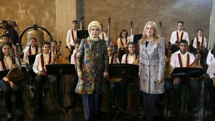 Erityinen musiikkiesitys First Lady Erdoğanille Venezuelassa
