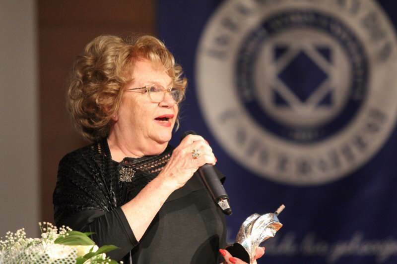 'Sakıp Sabancı Lifetime Achievement Award' -palkinnon sai Nevra Serezli