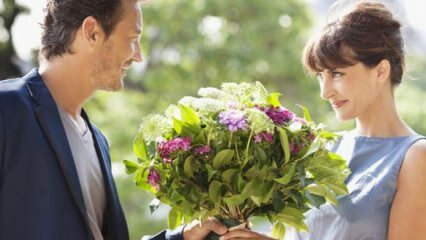 Miksi naisten pitäisi ostaa kukkia?