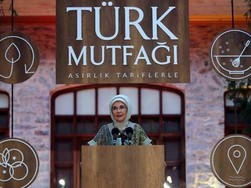 Turkkilainen keittiö satavuotisresepteillä Ehdokkaita kahdessa kategoriassa