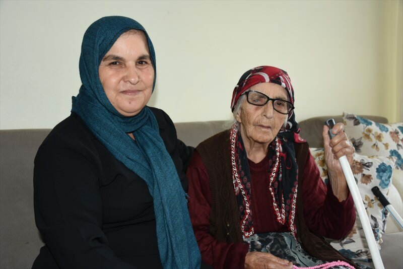 95-vuotias Fatma-isoäiti, sydän- ja verenpainepotilas, kukisti Kovid-19: n