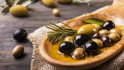Mitä voidaan tehdä estääkseen kotitekoisten oliivien pehmenemistä? Kuinka pitää oliiveja pitkään