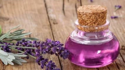Kotitekoinen laventelilevy spray
