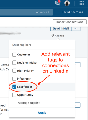 Yhteystietojen merkitseminen LinkedIn Sales Navigator -sovelluksessa.