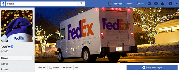 Tämä on kuvakaappaus FedEx Facebook -sivulta. Juhlapyhinä profiilikuva on violetti joulupukin hattu, jonka valkoiselle nauhalle on painettu FedEx. Kansikuva on FedEx-kuorma-auto, joka ajaa valoilla koristeltujen talojen ohi.