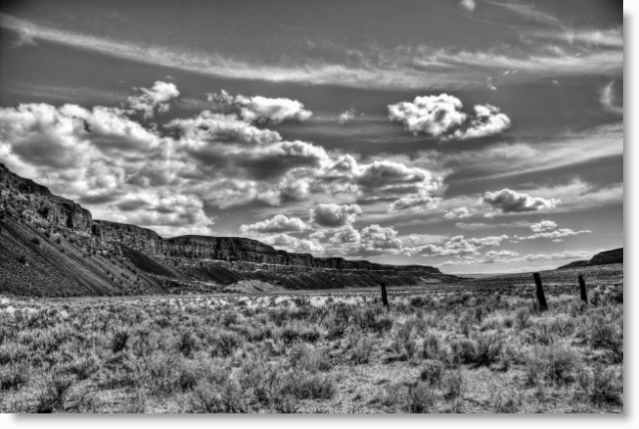 Valokuvaus Kuinka toimia ja kentän syvyys Desert Mountains mustavalkoinen
