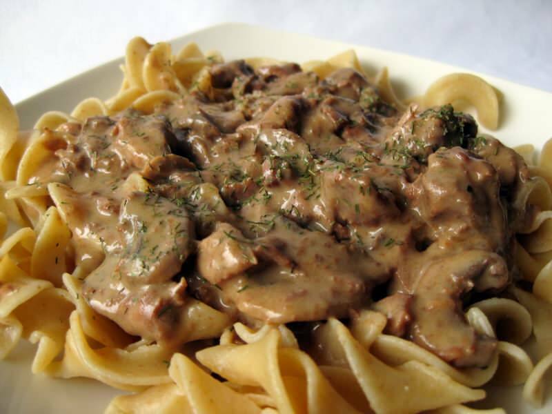 Mikä on naudanliha Stroganoff ja miten Stroganoff-naudanliha valmistetaan? Naudanliha Stroganoffin ainesosat