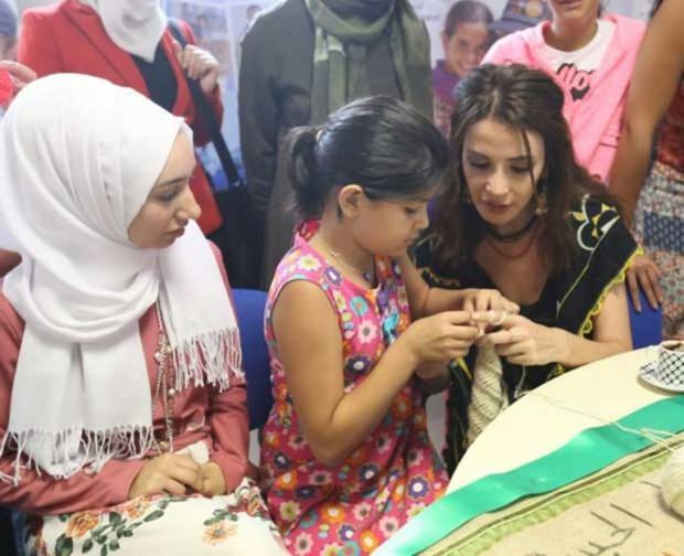 Songül Öden tapasi Syyrian naisia