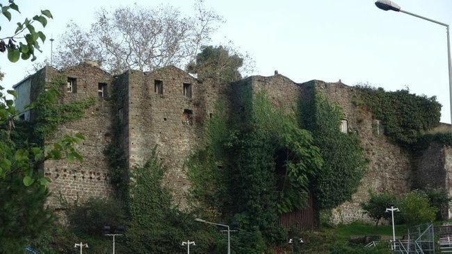 Yllättävä tapahtuma Balıkesirissä! Trabzonin kuvernöörinä toimivan isoisänsä perimä linna