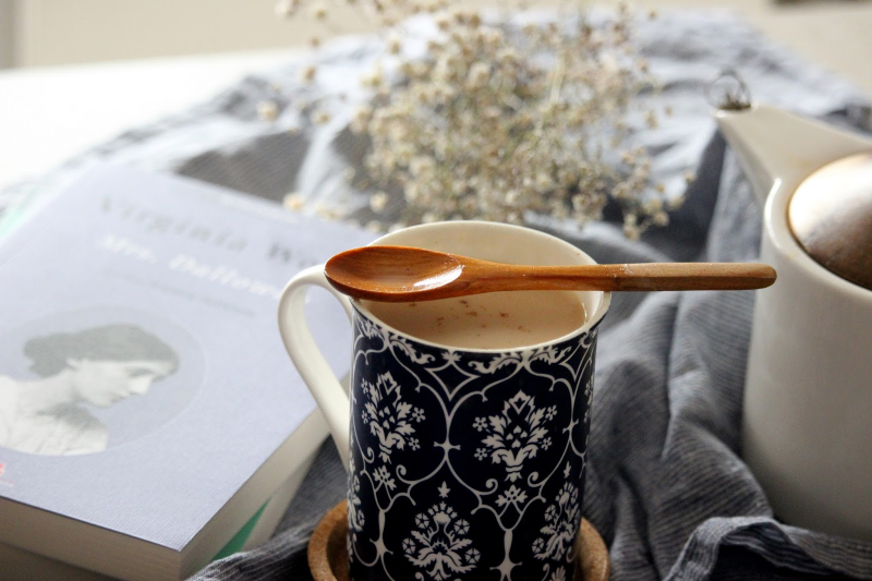 Mikä on Chai Tea Latte ja miten se valmistetaan? Mitä Chai Tea Latte sisältää?