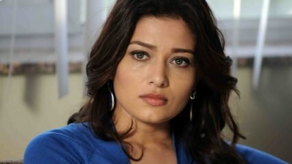 Nurgül Yeşilçay: "takertuin tällaiseen suoon"