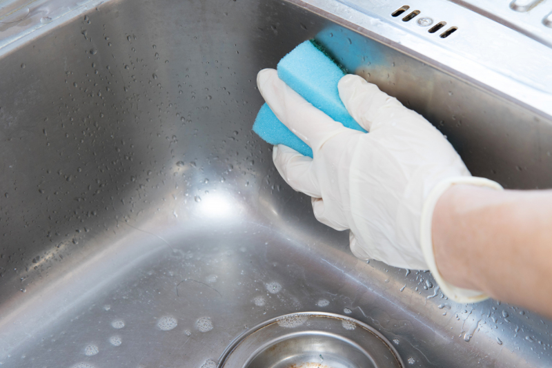 Kuinka puhdistaa tiskiallas? Lopullinen ratkaisu, joka saa keittiön pesualtaan hohtamaan