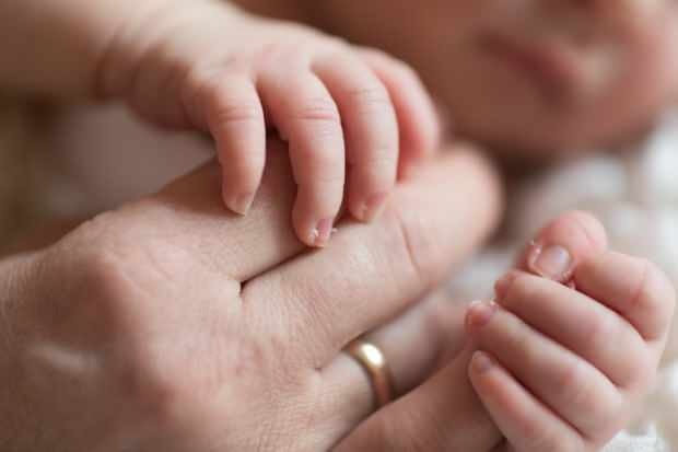 Miksi vauvojen kädet ovat kylmiä? Käsien ja jalkojen kylmä imeväisillä