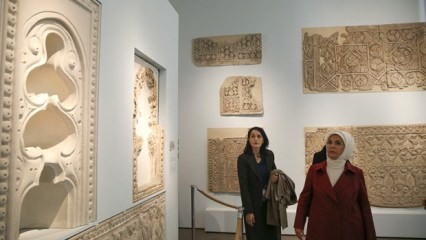 Ensimmäinen rouva Erdoğan vieraili Bergaman museossa