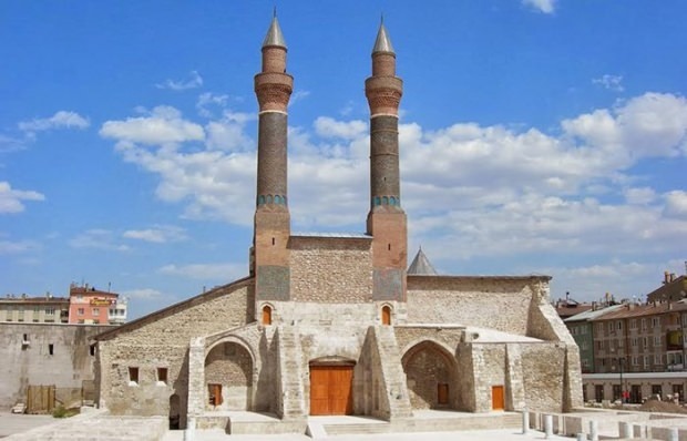 Tupla minareetti Madrasa