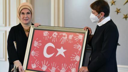 Ensimmäinen rouva Erdoğan tapasi opettajia!