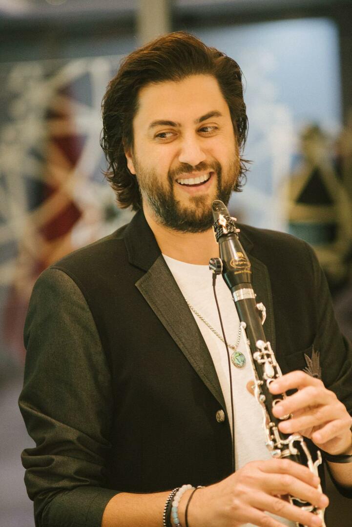 Serkan Çağrı loi turkkilaisen musiikin tuulen Amerikassa