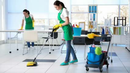 Kuinka toimiston siivoaminen on käytännöllisintä ja miten se desinfioidaan?