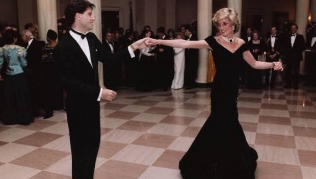 Prinsessa Diana -mekko myyty hintaan 264 000 puntaa (2 miljoonaa TL)