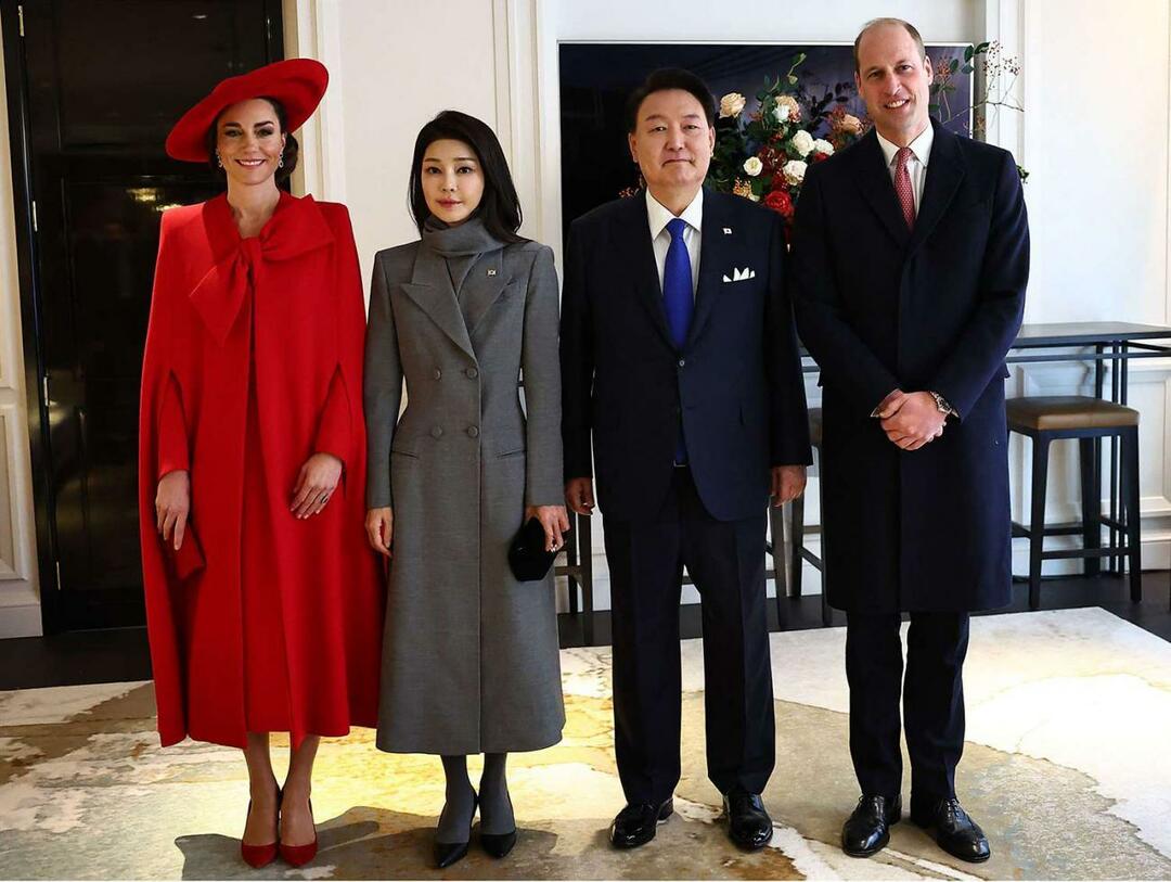Kate Middleton ja prinssi William Etelä-Korean presidentin Yoon Suk Yeolin ja hänen vaimonsa Kim Keon Heen kanssa