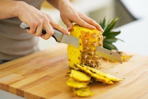 Hedelmävartalon turvotus: Ananas