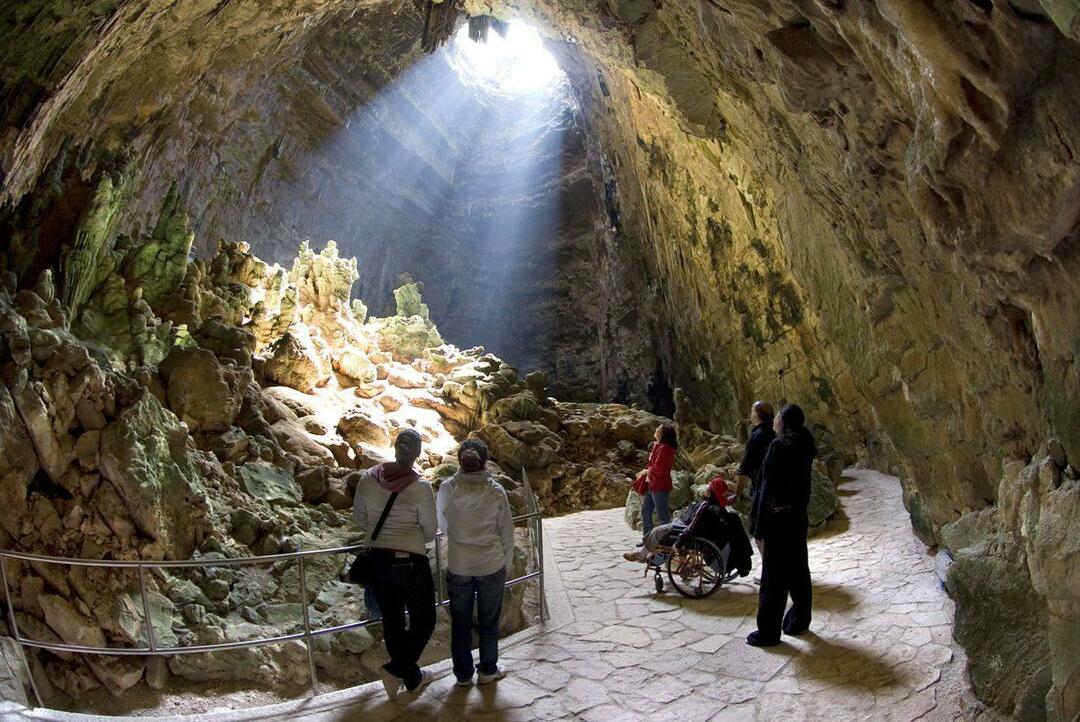 Grotte di Castellanan luolat