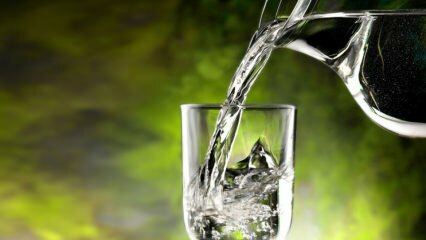 Kuinka profeetta (SAV) juo vesi? Juomistavat ja juominen kolmella siemalla ...