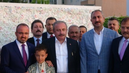 Poliittinen maailma tapasi AK-puolueen ryhmän varapuheenjohtajan Bülent Turanin ympärileikkausseremonian