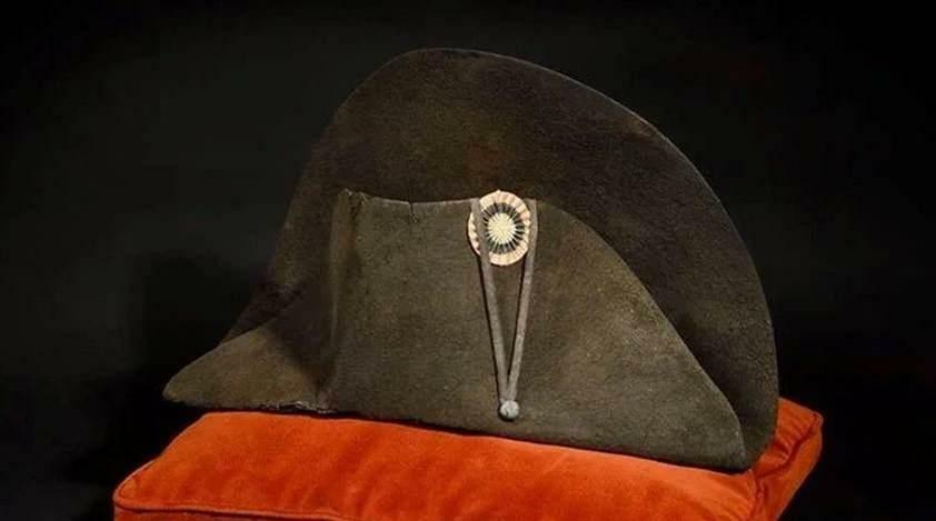 napoleonin hattu